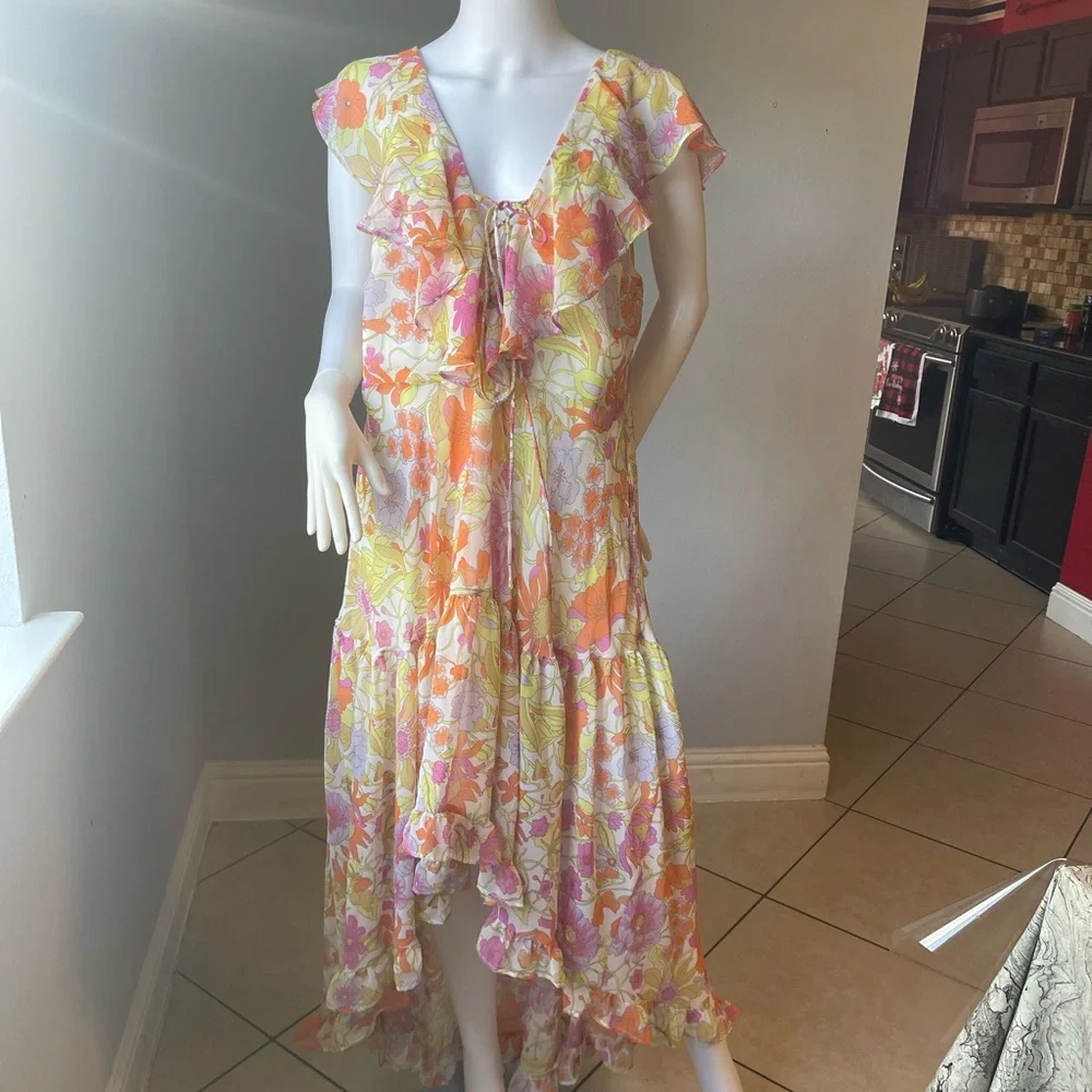 Plus Size Floral Print High-Low Dress Size 3x New with tags Brand is Forever 21